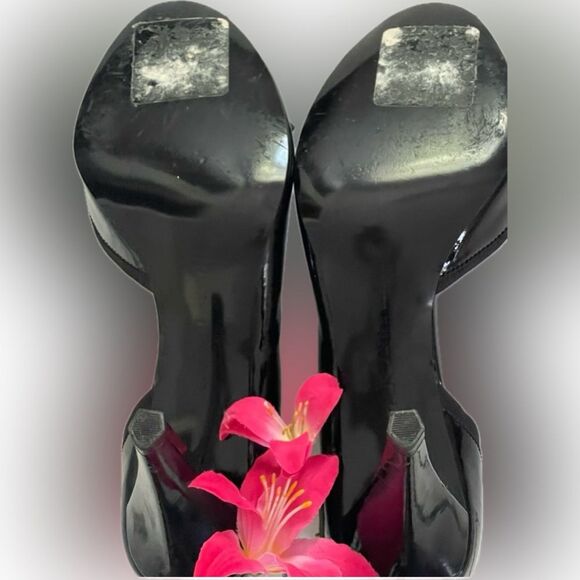 Timeless Anne Klein peep-toe black patent heels with bow detail! - Picture 6 of 7